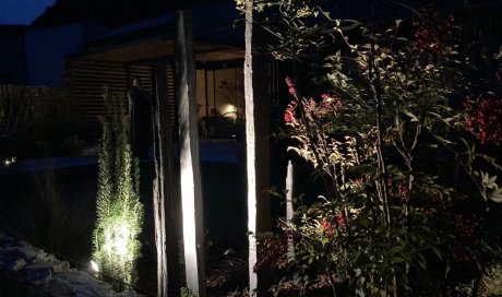 Installation de lumières dans un jardin à Pujaut